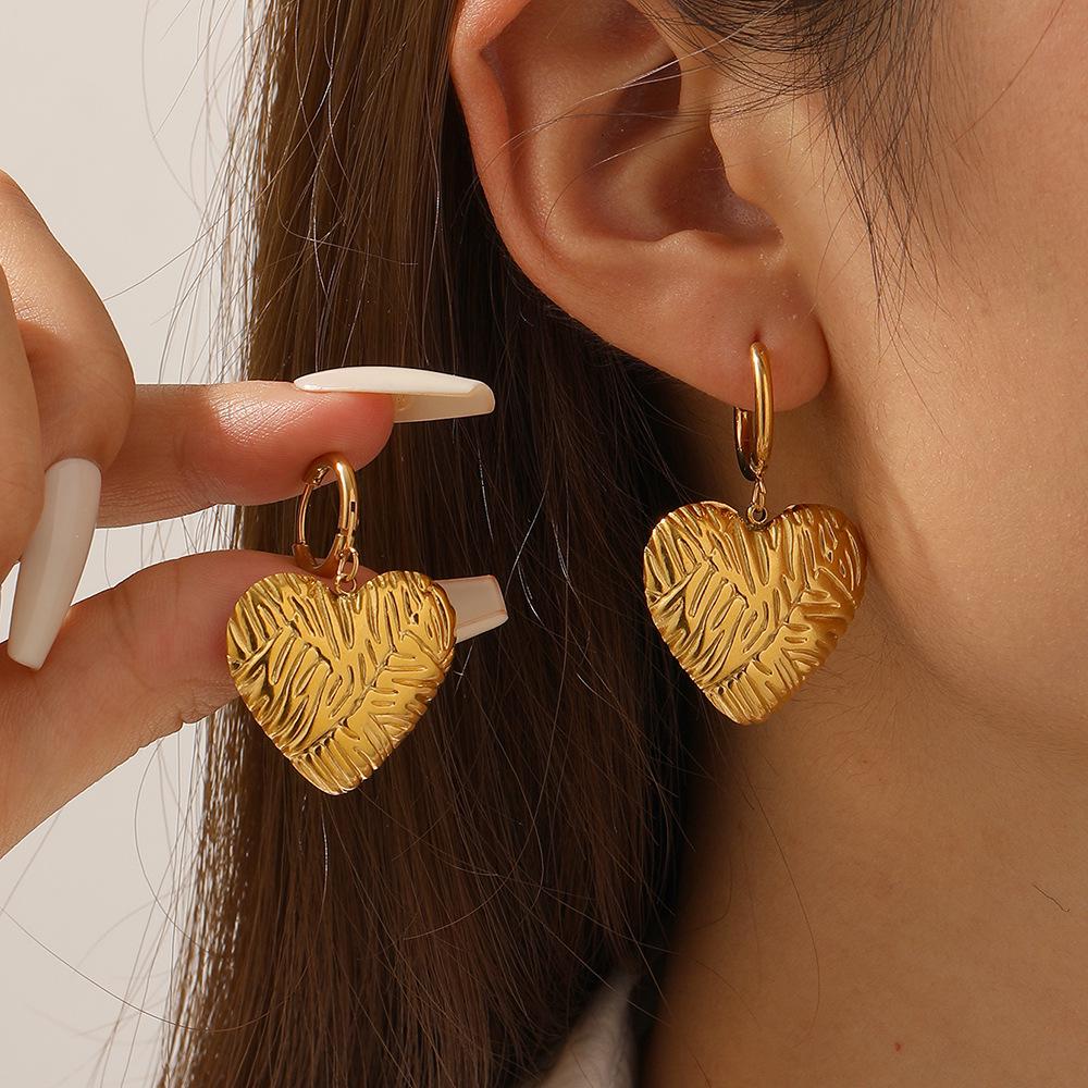 Orecchini Esagerati a Forma di Cuore in Acciaio di Titanio - Stile Europeo-Americano di Lusso Leggero
