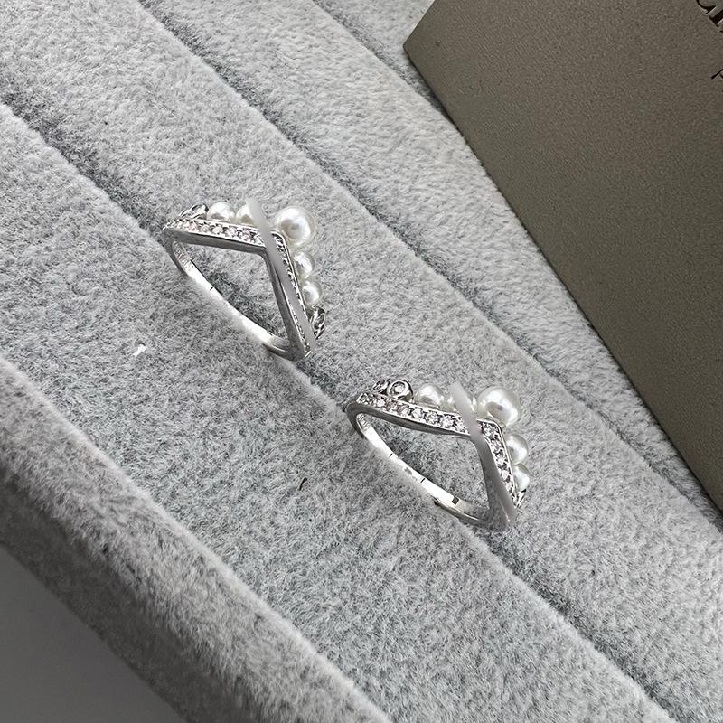 2025 Luxury Pearl V-Shaped Crown Ring: European & American Style for Women Size 6