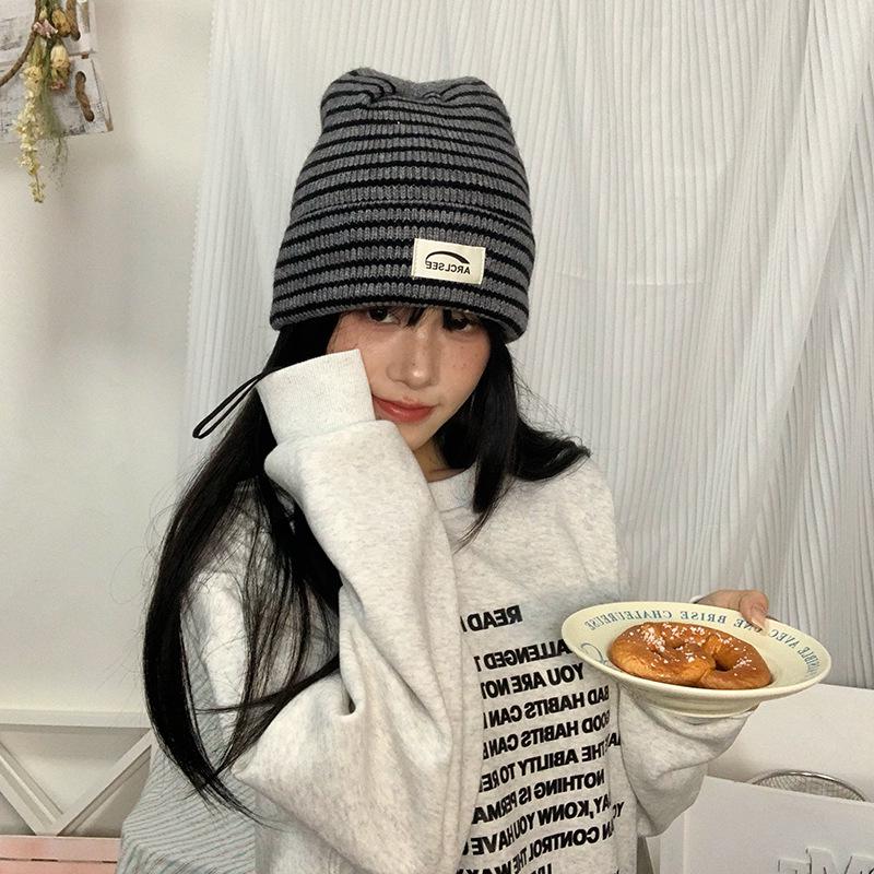 Luochi Korean Style Striped Knit Hat - Slimming & Versatile for Autumn/Winter