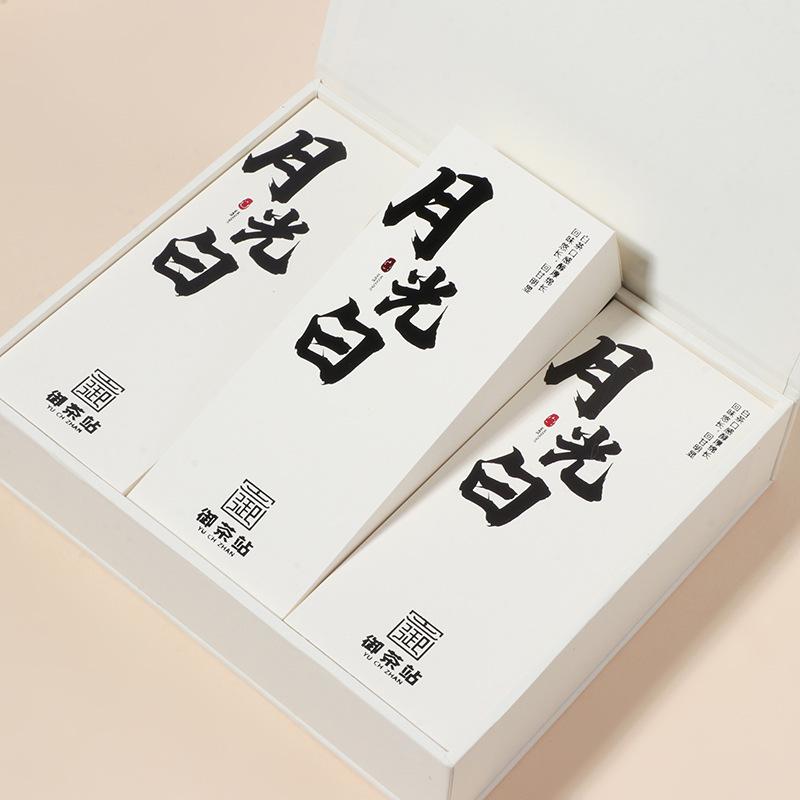 Yunnan Moonlight White Tea Gift Box - Compressed Tea Cakes Souvenir with Free Shipping