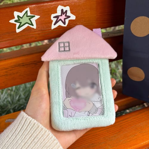 MQFHDTNF One-Door Fluffy Trading Card Case with Room Pattern, Perfect for Oshikatsu Photos, Instax Cases, Card Cases, and Trading Card Protection, Inc