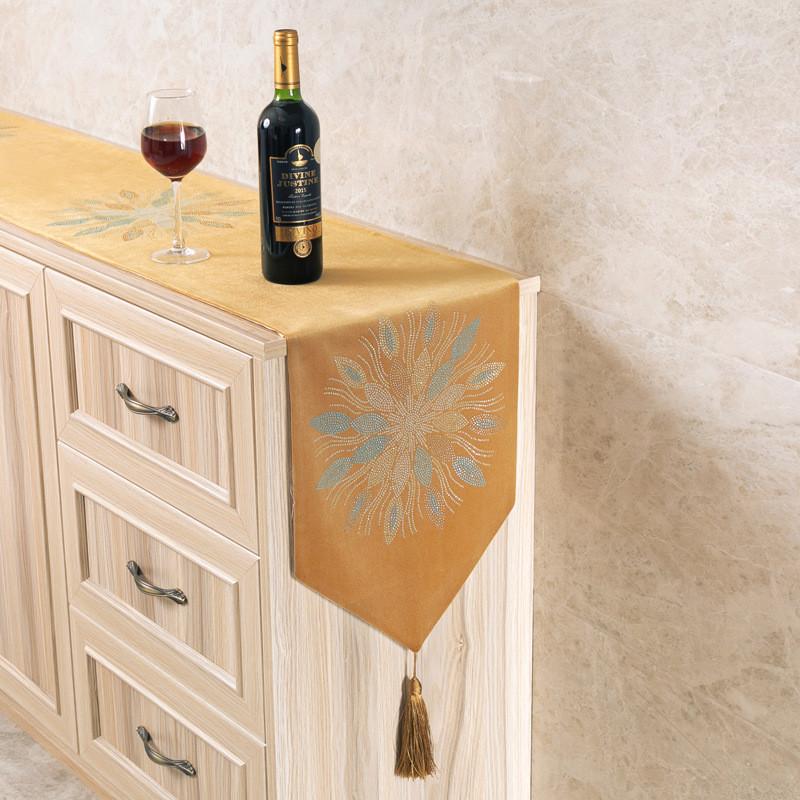 

1 шт., европейский стиль, прецизионный бархатный настольный флаг, горячее сверление, цветок, украшение для дома, свадьбы, вечеринки, подставки для столовых приборов, дорожки для стола, современные 32x180cm золотой