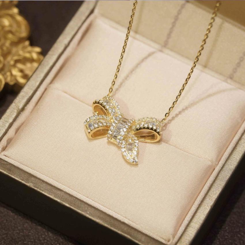 European & American Diamond Bow Necklace: Luxury Versatile Pendant for Women, Simple Clavicle Chain, Elegant and Stylish.