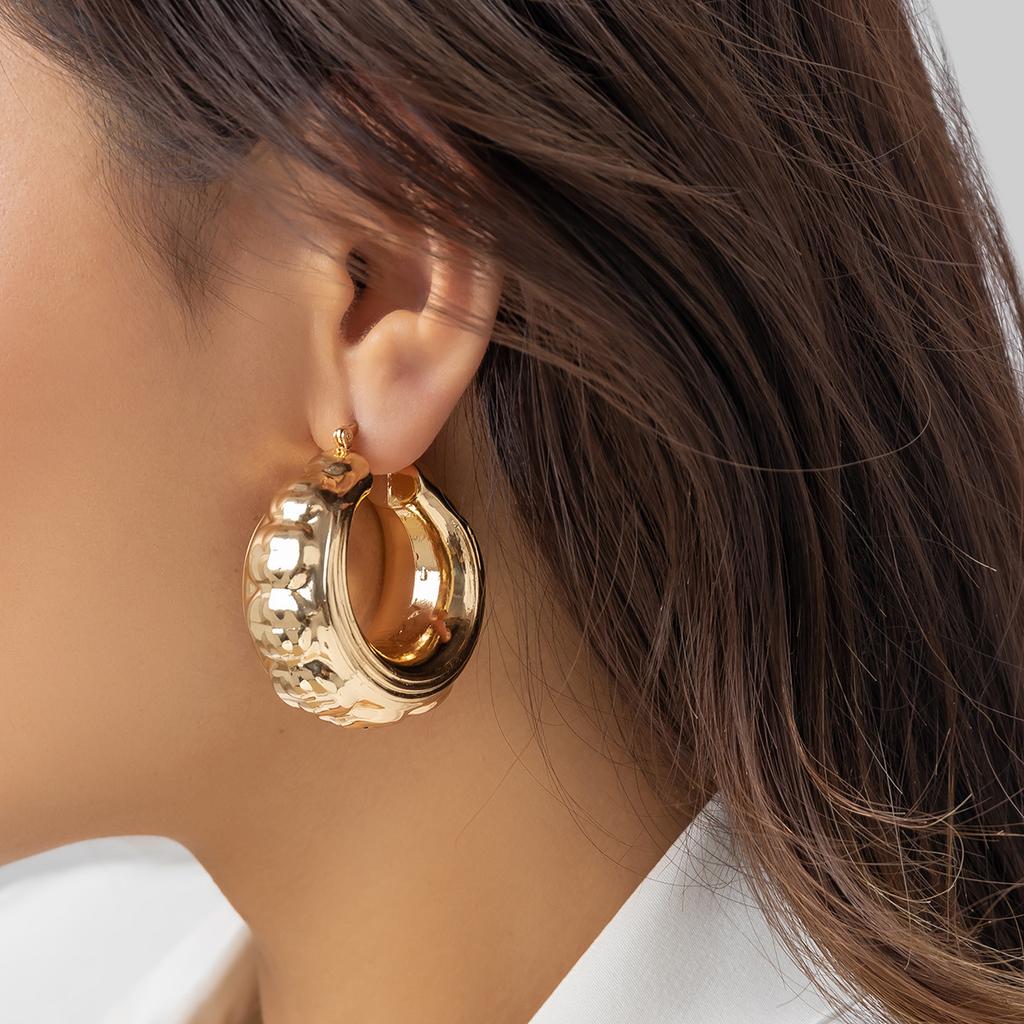 Modetrend Retro Metalltextur Gestreifte Ohrstecker für Damen, Hip Hop Einfache Geometrische C-förmige Ohrringe