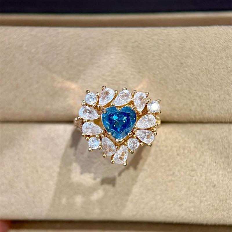 Exquisite Shiny Ring Light Luxury Fresh Unique High-end Blue Gemstone Heart-shaped Rings for Women Retro Feeling Wedding Jewelry