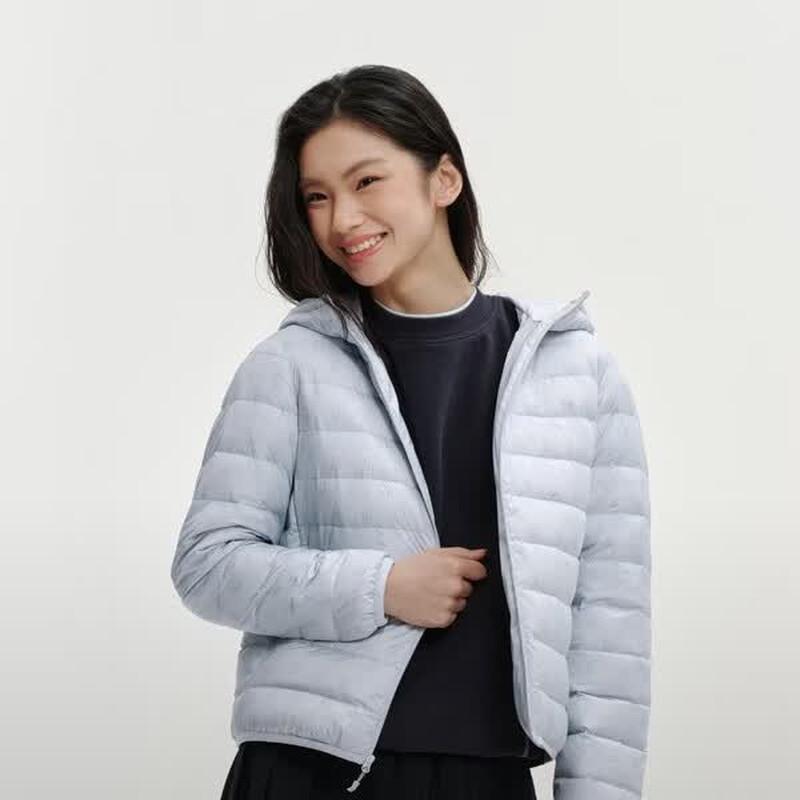 Bosideng Women s Lightweight Hooded Duck Down Jacket