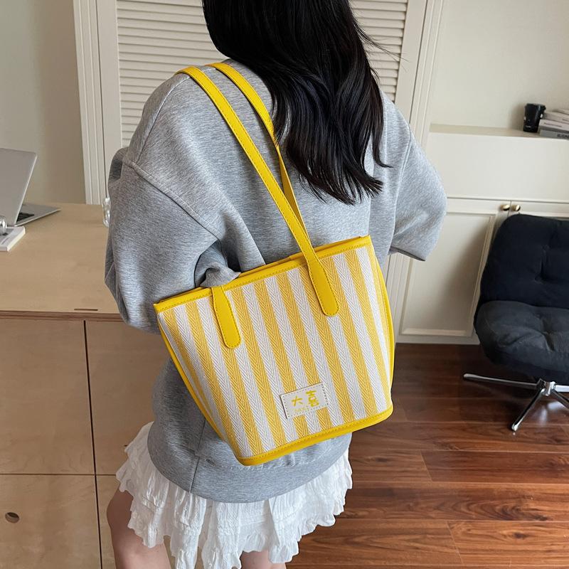 2025 summer new striped large-capacity fashion Korean version handbag personalized ins shoulder underarm bag tote bag