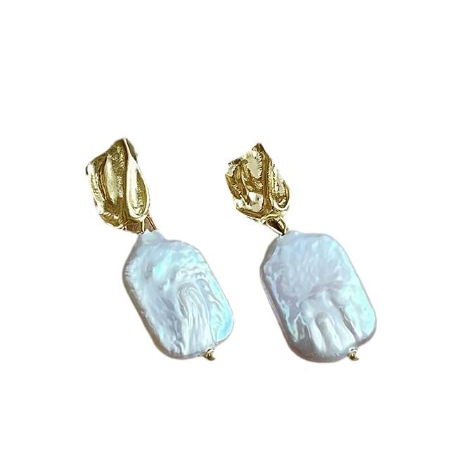 Pre-Owned Baroque Pearl Floral Stud Earrings: Vintage French Retro Light Luxury Jewelry