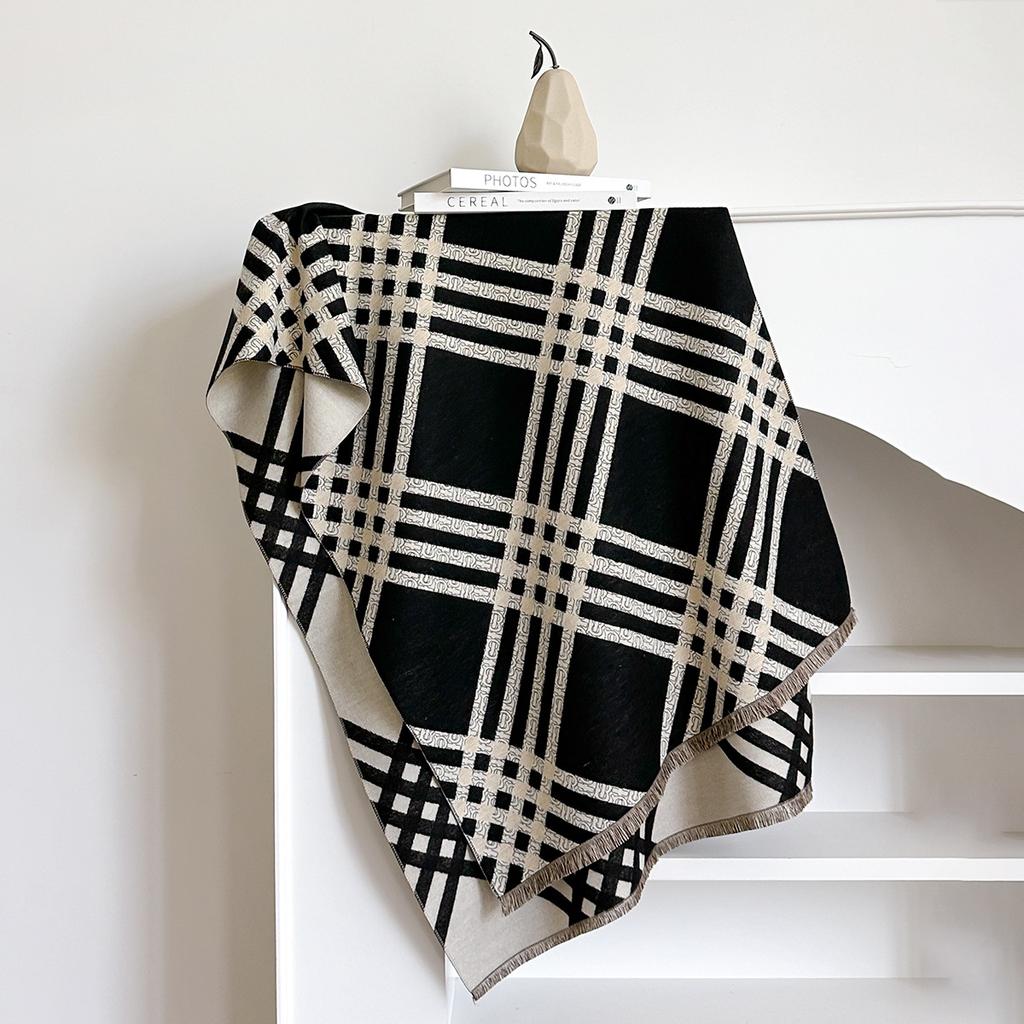 Black And White Line Plaid Scarf Women'S Winter High-End Sense Of Gold Temperament Imitation Cashmere Scarf
