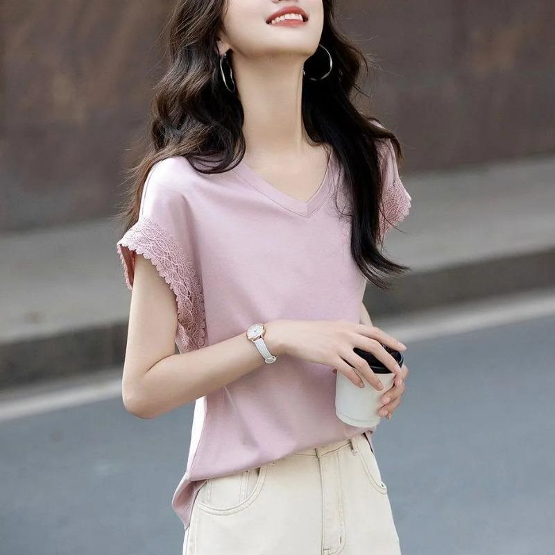 

Women s Pink V-Neck Short Sleeve T-Shirt with Lace Trim M розовый
