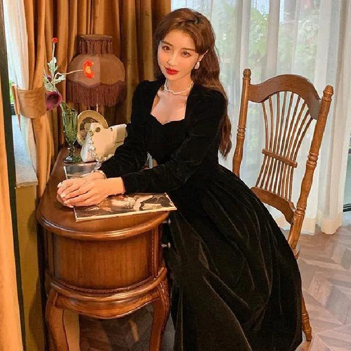 French Hepburn small black dress golden velvet dress women s autumn and winter new temperament waist celebrity style dress S