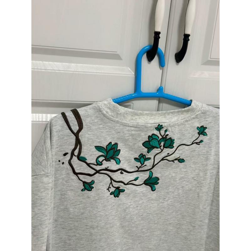 Floral embroidery versatile short-sleeved t-shirt loose women s summer design sense niche heavy small neckline half-sleeved inner M грязно-белый
