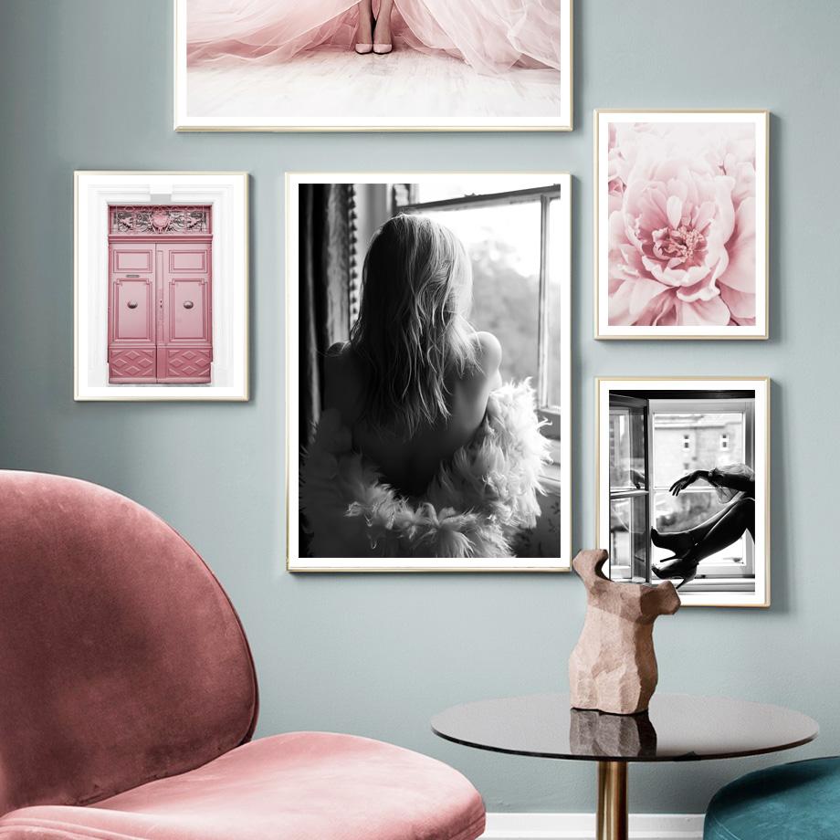 Dievča v okne Ružová pivónia Kvet Šaty Vysoké podpätky Nástenná potlač Plátno Maľba Severský plagát Nástenné obrazy pre dekoráciu obývacej izby