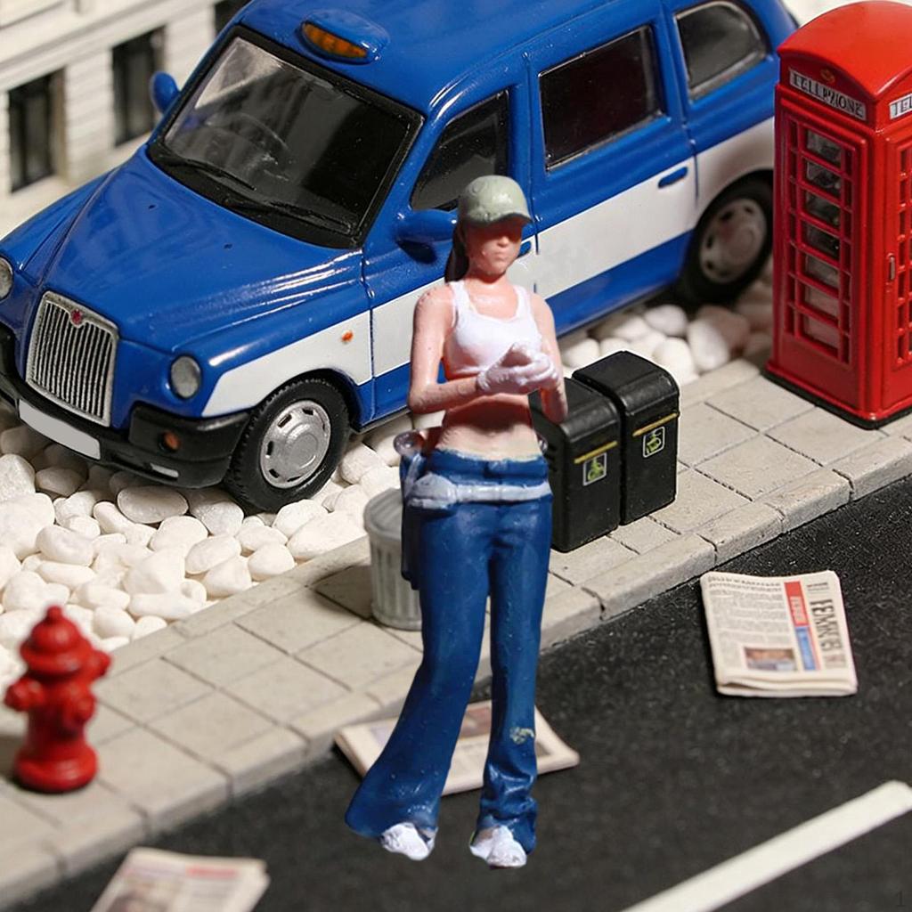 1/64 Miniature Female Figure Repair Diorama Resin for Photography Props