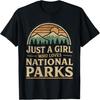 Nur ein Mädchen, das Nationalparks liebt Retro-T-Shirt