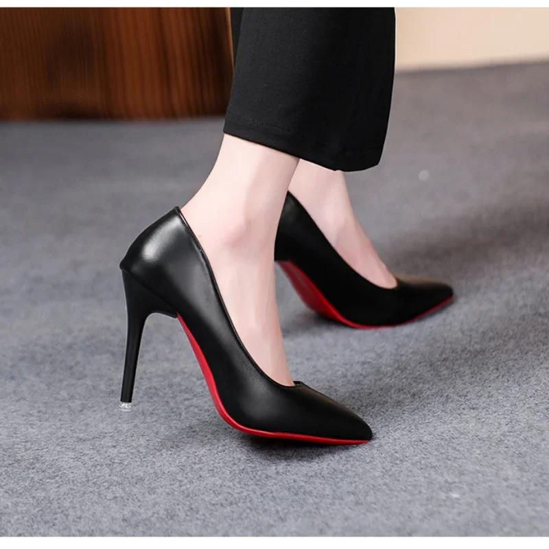Sexy Moda Donna Décolleté in Morbida Pelle Primavera Nuovo Tacco Alto Sottile 2025 Nuove Scarpe da Abito Stiletto Nere Taglia Grande