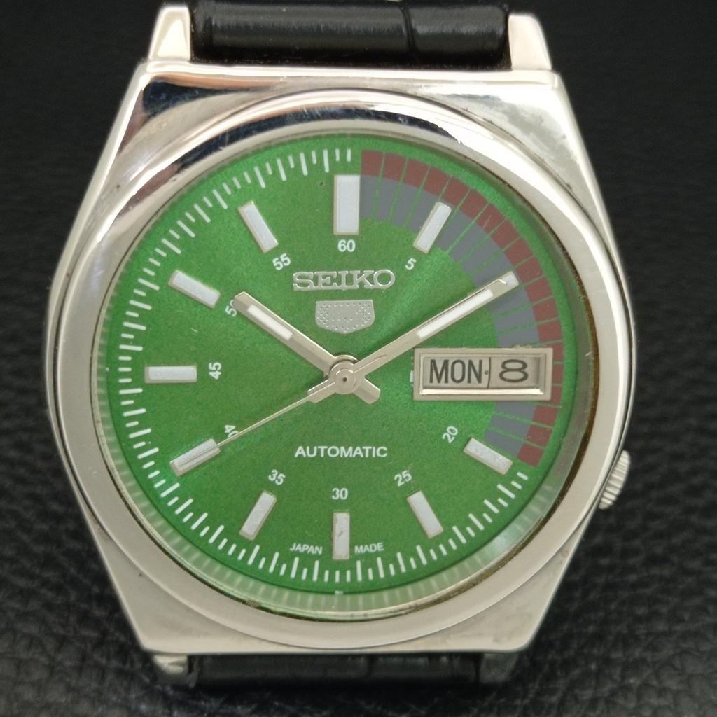 VINTAGE SEIKO 5 AUTOMATIC 7009A JAPAN MENS GREEN COLOR DIAL WATCH A708719-1