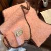 Korean atmosphere green scarf women's winter new soft waxy retro warm lock edge knitted neck scarf