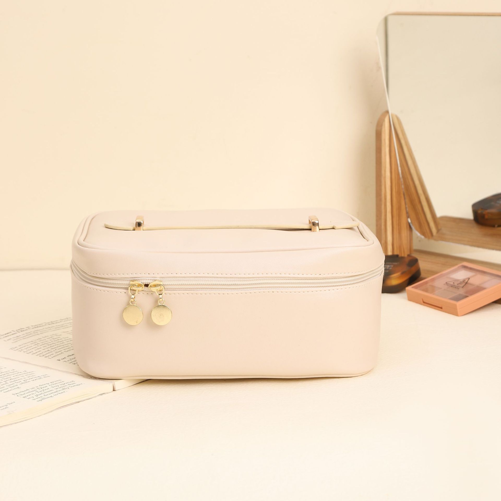 

Cosmetic Bag Fashion Square Leather Portable Handheld Makeup Bag Short Trip Toiletries Storage Cosmetic Bag білий