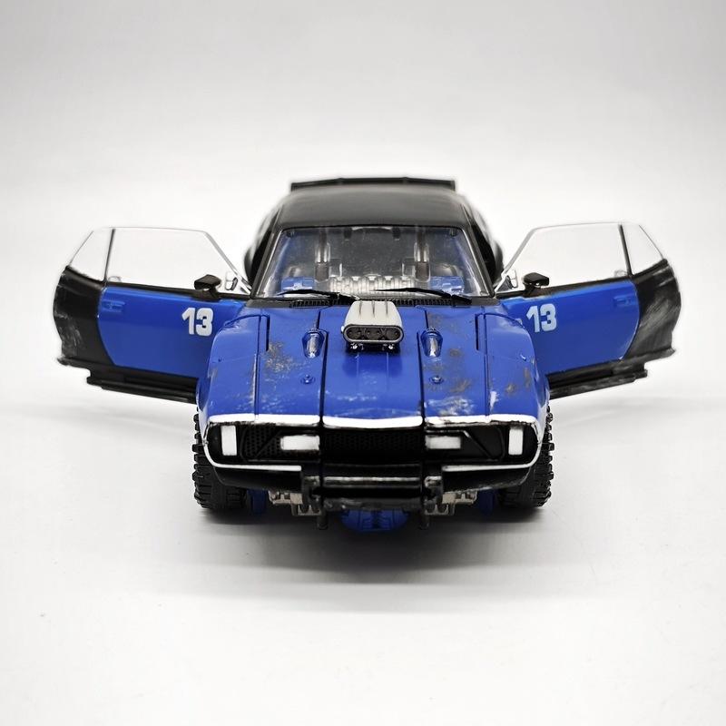 New Baiwei TW1033 Flipshot Blue Warrior Transformable Toys 2 in 1 Car to Robot plastic model Collect ornaments Boy Surprise Lovely Gift