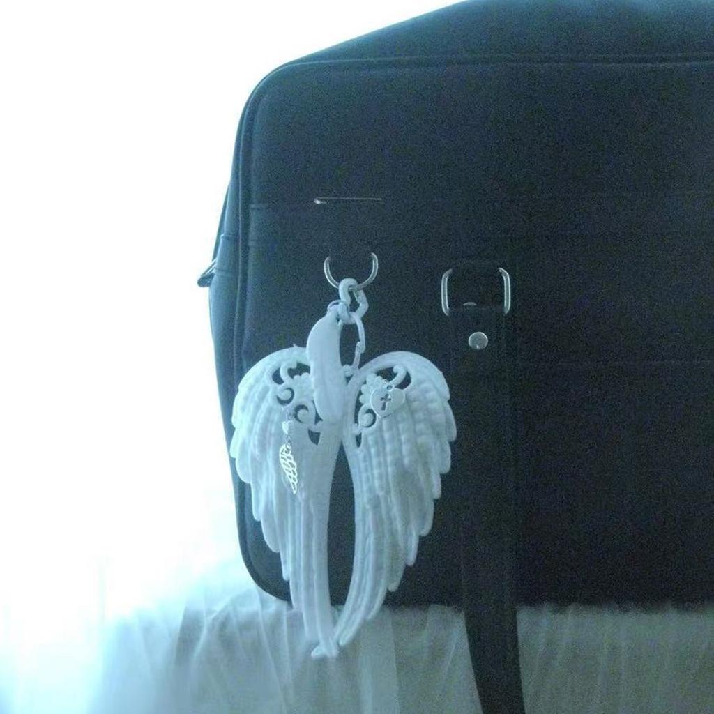 Snygg Vingad Kors Nyckelring Hänge Hållbar Plastlegering Ryggsäcksberlock För Män Kvinnor Unik Presentidé