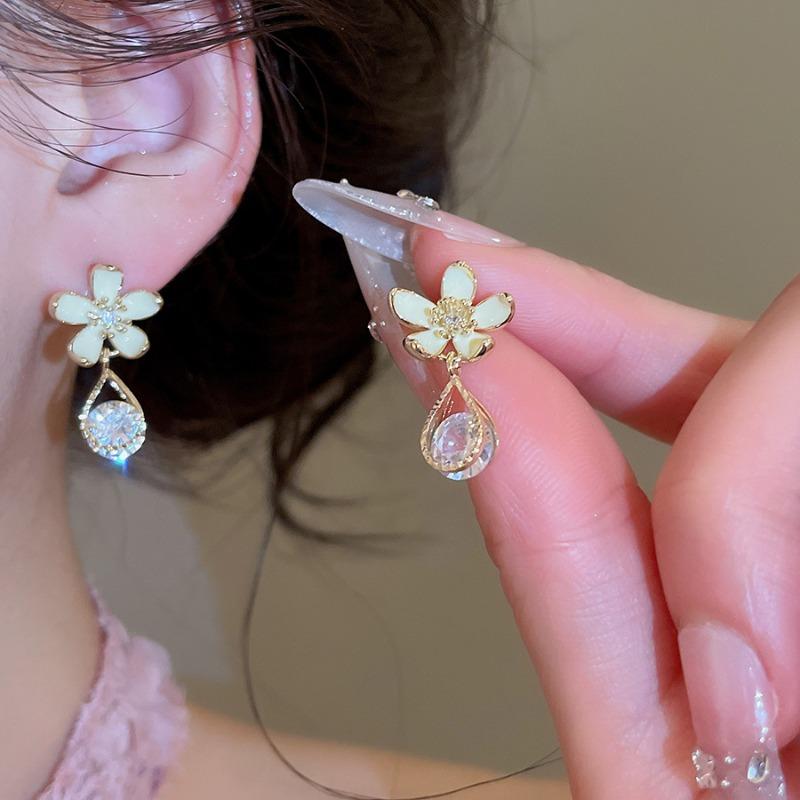 Elegante 3 Stile Weißes Emaille Zirkonia Quaste Blume Lange Hängende Ohrringe für Damen 18K Echtgold Beschichtetes Kupfer