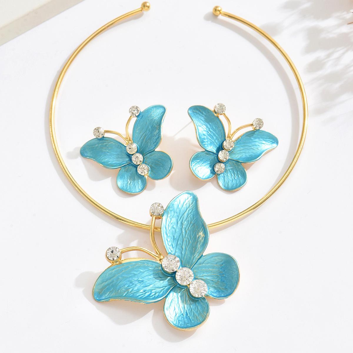 

Модные украшения для женщин синий