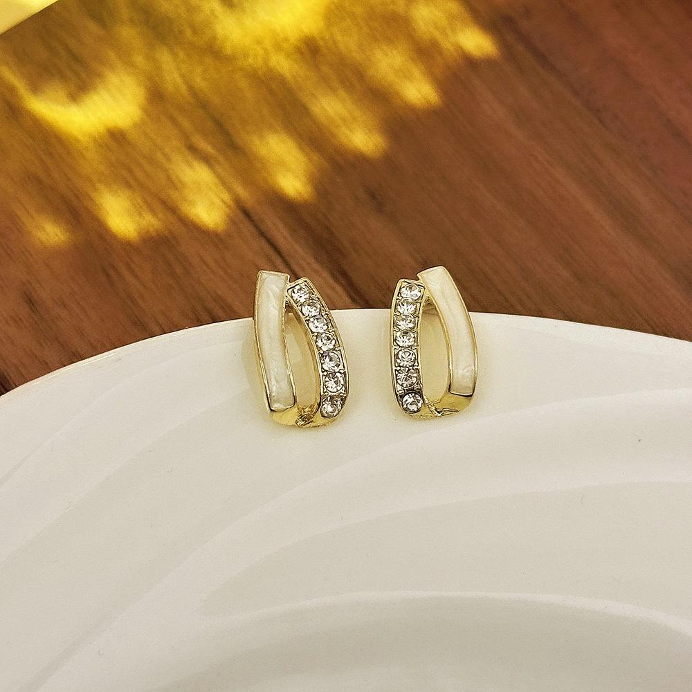 "Silver Needle Pearl & Zircon Bow Earrings: Niche Design, Stylish & Versatile, Light Luxury High-End Accessory"