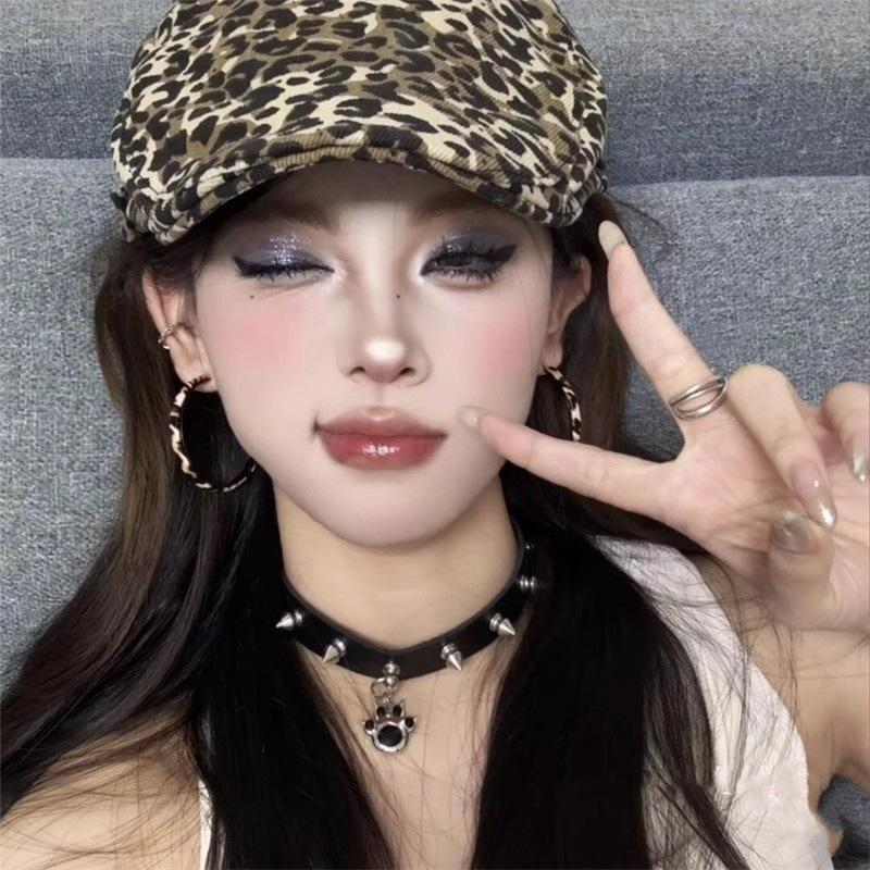 Gothic Dog Paw Rivet Leather Choker – Punk Clavicle Necklace