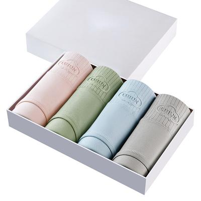 Verpackt sind 4 Stück Damenunterwäsche aus reiner Baumwolle, bedruckte Baumwollunterwäsche mit mittlerer Taille, einfache und atmungsaktive Slips