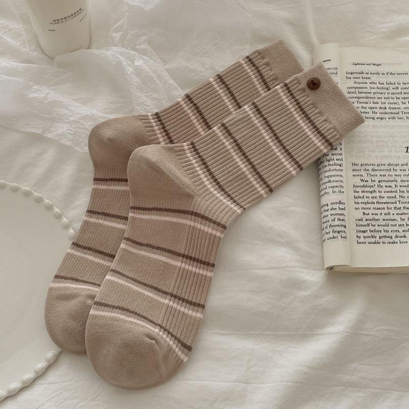 Autumn and Winter Micro-pressure Anti-pilling Boneless Pure Cotton Pile Socks, Personalized and Trendy Button School Style Thigh-high Socks