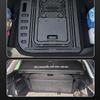 Faltbarer kleiner Tisch für den Kofferraum des Tesla Model Y - Perfekt für Camping im Auto und Picknicks.