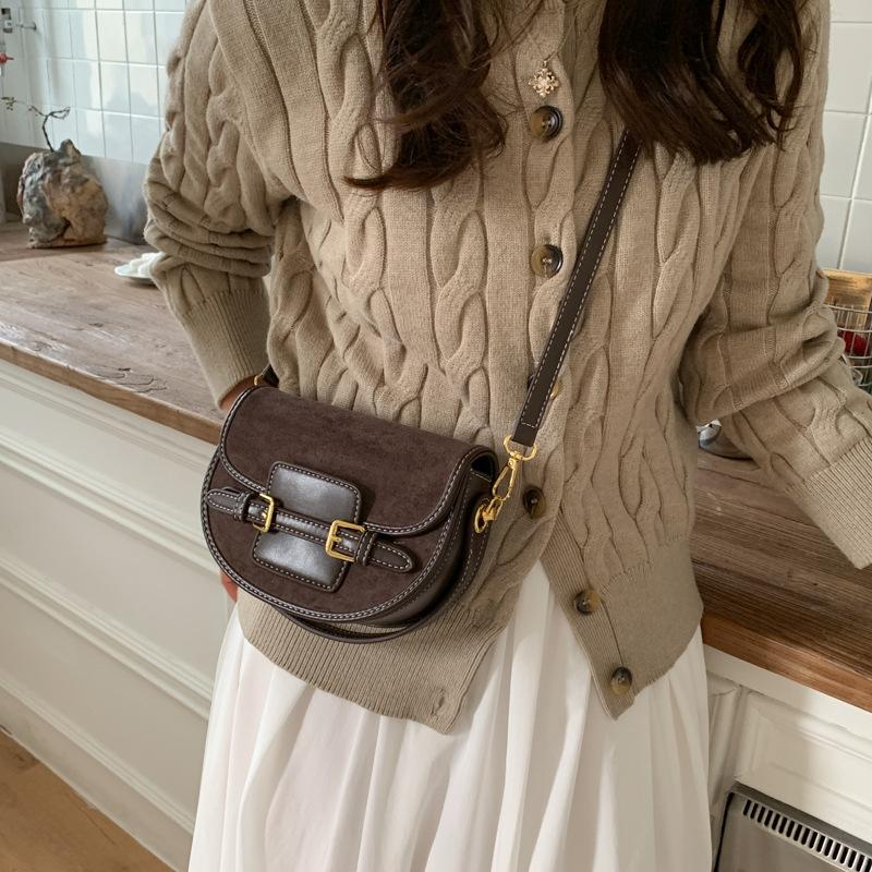 This Year's Popular Bags Are Women's 2025 New Messenger Bags, Popular Saddle Bags, High-end Retro Shoulder Handbags.