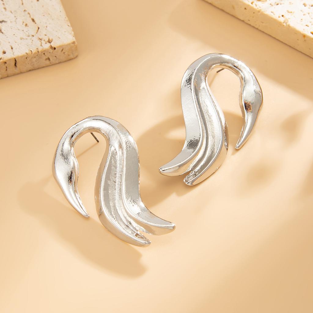 Design Pleated Three-dimensional Flower Coral Stud Earrings Ins Smooth Irregular Disc Earrings