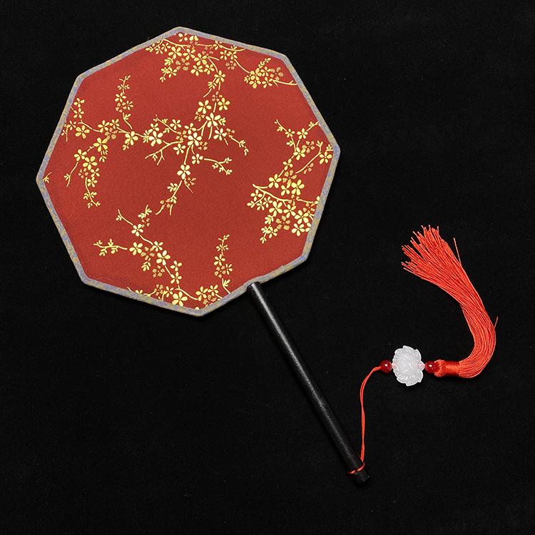 Éventail rond en soie rouge Hanfu ancien, orné d'un long pompon, pour la mariée.