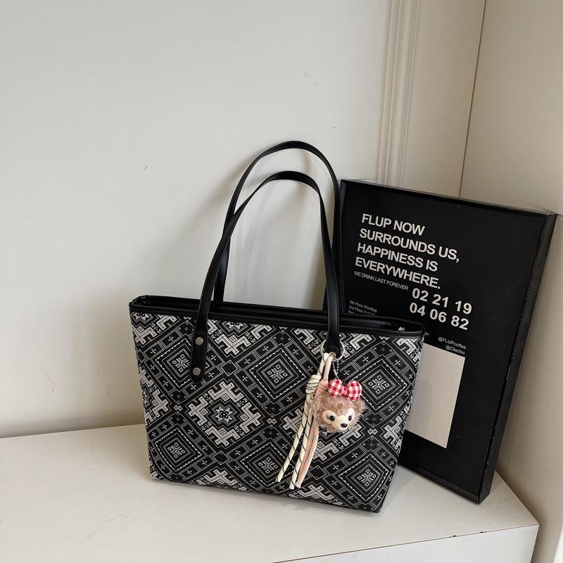 Large-capacity Bag Women's Summer Versatile New Casual Shoulder Bag Premium Texture Commuter Tote Bag