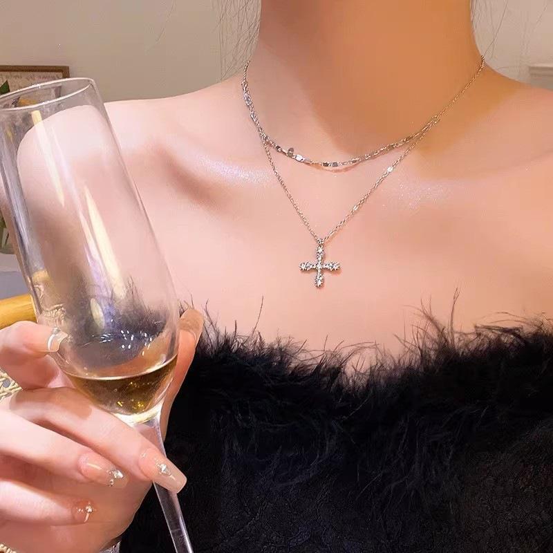 Elegant Pearl Necklace: Trendy, High-End Titanium Steel Clavicle Chain for Women