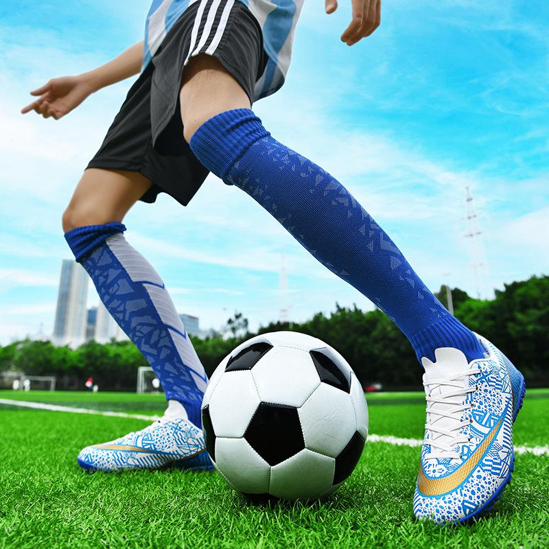 Low-top football shoes Broken nails Student professional training sneakers Long nails football shoes