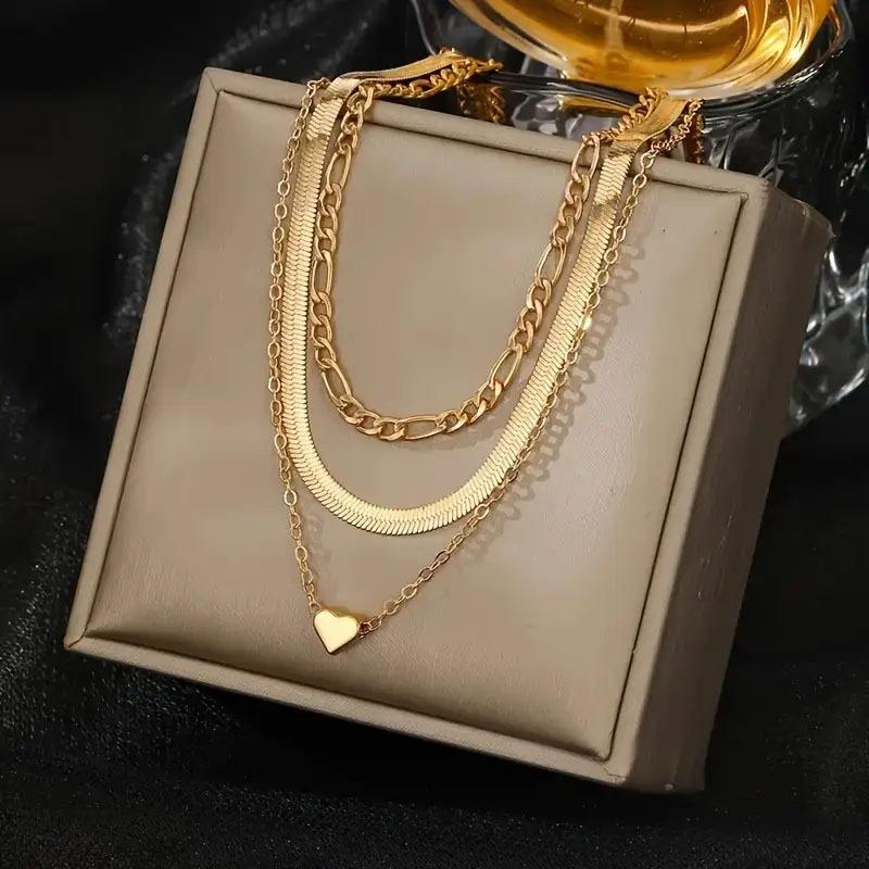 Elegant women's necklace Layered heart-shaped pendant snake chain and Cuban chain vintage classic style collarbone necklace jewelry set for