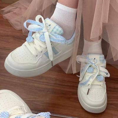 Version coréenne de chaussures blanches à plateforme polyvalentes de haute valeur 2025 automne nouveau ins tendance décontracté rétro étudiant chaussures de skateboard