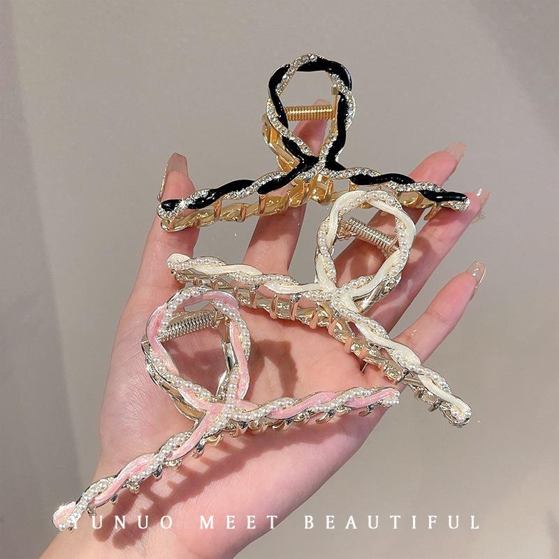 

Korean High-End Pearl Claw Clip: Elegant Large Spring/Summer Hairpin for Women рожевий