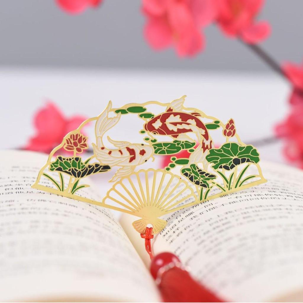 Brass Hollow Carved Foldable Fan Bookmark: Chinese Style Cultural Creative Gift