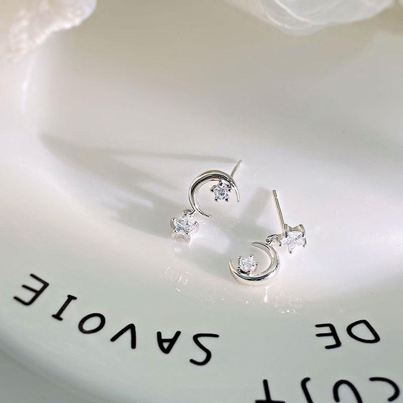 

Асимметричные серьги «Звезда и Луна», нишевый дизайн, серьги с цирконами, универсальные, легкая роскошь, премиум-класс, женские