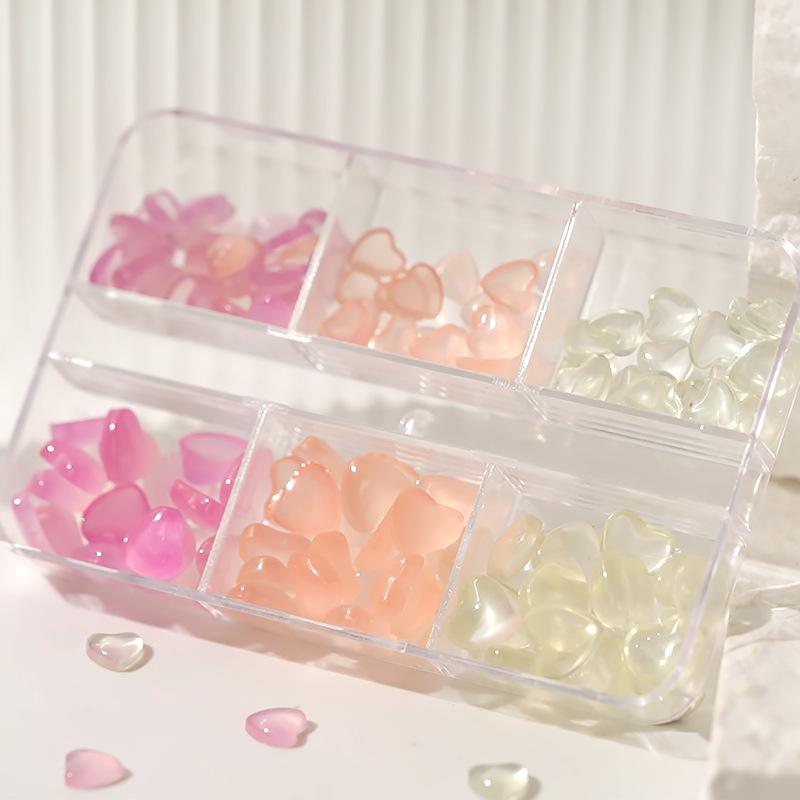 6-Grid Light-Changing Nail Art Love Flat-Bottomed Resin Nail Art Jewelry Set, Pink Bright Red And Blue Color-Changing Love Jewelry.