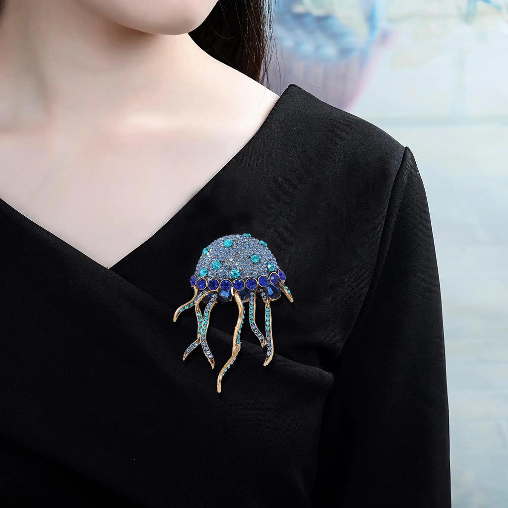 Neue Kreative Quasten Voller Kristall Quallen Brosche Niedliche Damen Winter Pullover Broschen Klassisches Doppeltes Zubehör Corsage