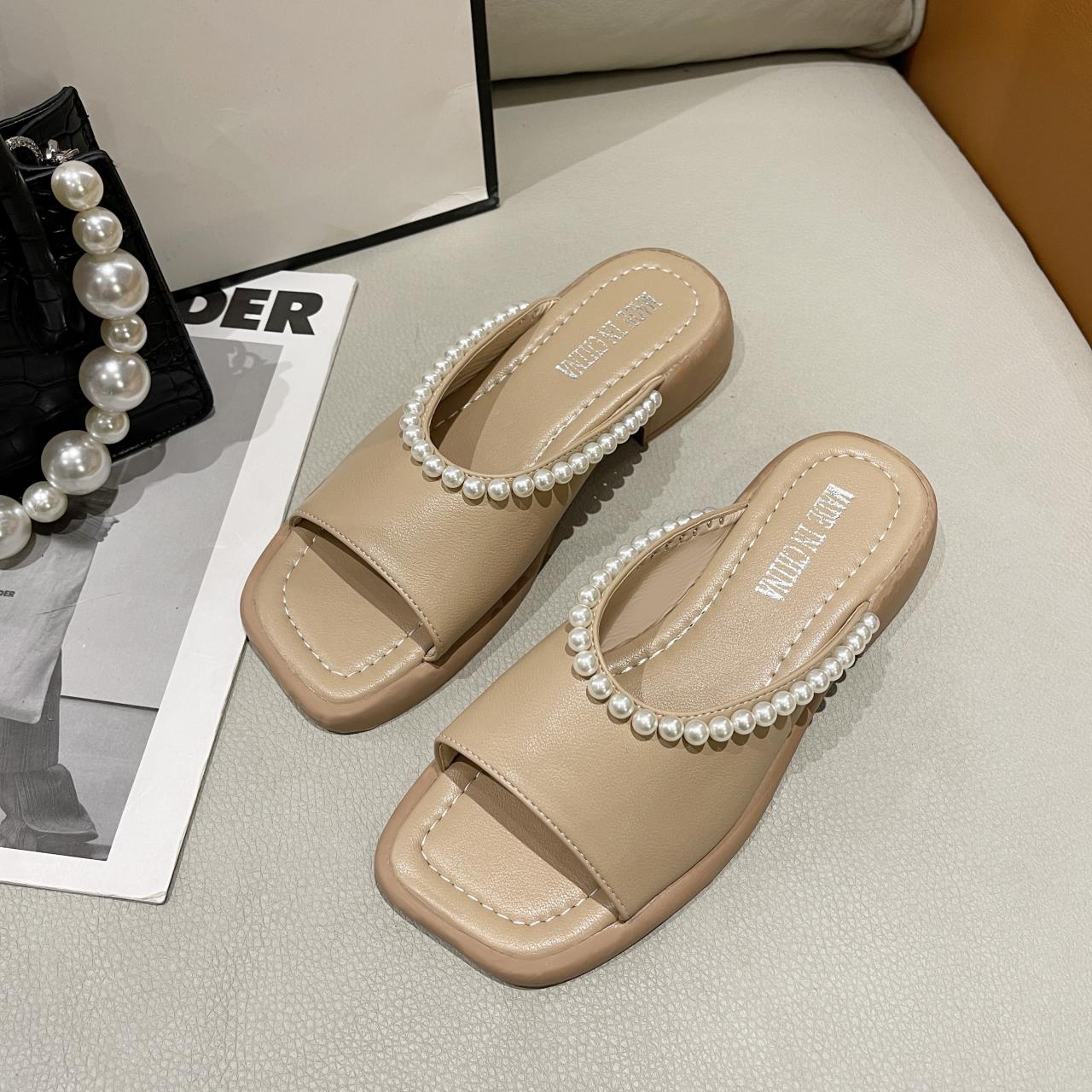 

2024 Новые летние женские тапочки Модные сандалии с жемчугом Женские тапочки с открытым носком на низком каблуке Сексуальные сандалии на плоской подошве с открытой пяткой Женские тапочки 35