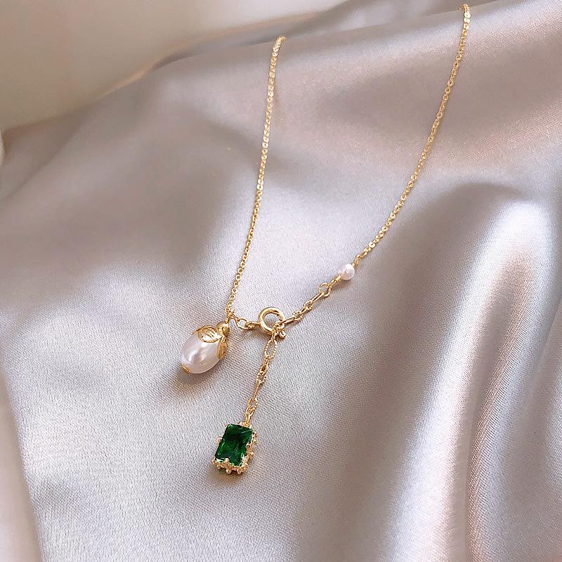 Simple Emerald Pearl Pendant Necklace Elegant White Collarbone Chain French Fashion Necklace