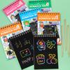 Kinder DIY Buntes Rubbelbuch Regenbogenfarbe Rubbelkunst Malen Zeichenbücher mit Holzstift Graffiti Notizbuch Geschenke