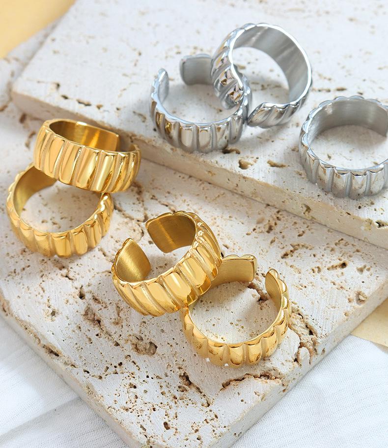 Marke Europäischer Stil Gerippter Streifen Offener Zeigefinger Ring - 18 Karat Gold Titanstahl Schmuck