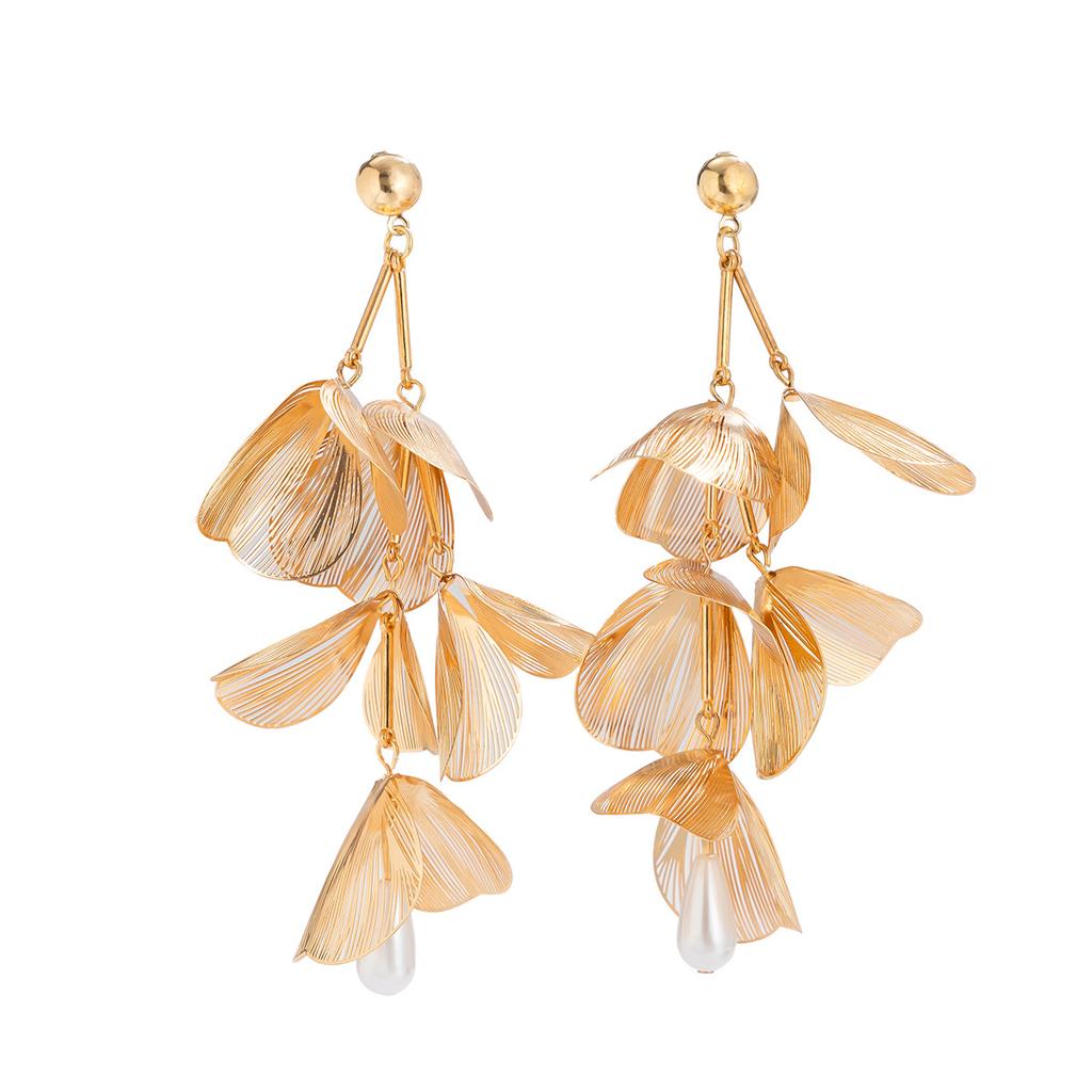 Metal Texture Three-Dimensional Ginkgo Leaf Stud Earrings For Women, Sweet And Cool Flower Imitation Pearl Fringed Earrings.